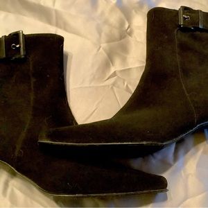 Great boots! Comfort and style. These will never go out of style.